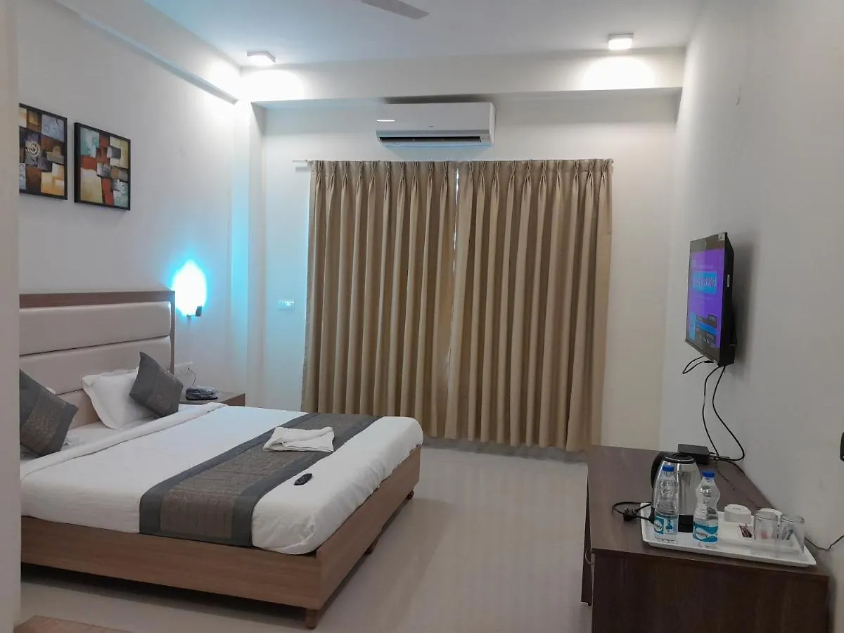 Hotel The Luxem - Behind Ibis Hotel Gurugram Gurgaon
