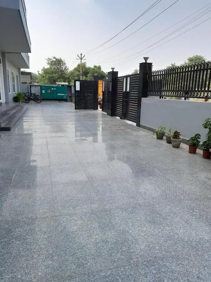 Hotel The Luxem - Behind Ibis Hotel Gurugram Gurgaon 3*,  India