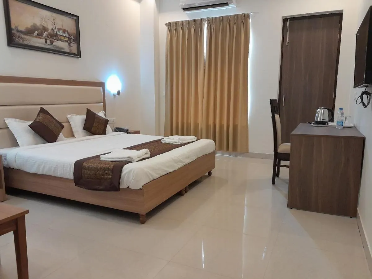 Hotel The Luxem - Behind Ibis Hotel Gurugram Gurgaon 3*,