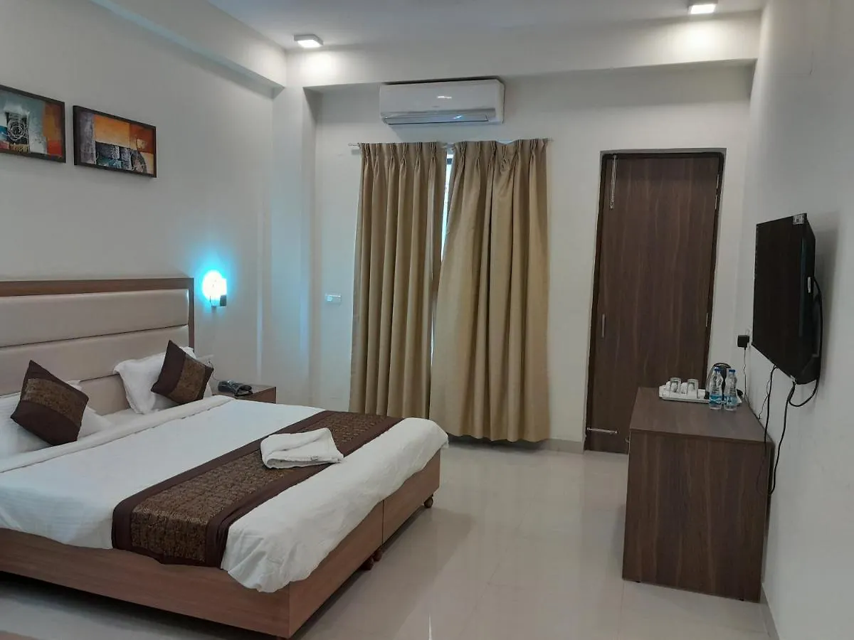 Hotel The Luxem - Behind Ibis Hotel Gurugram Gurgaon