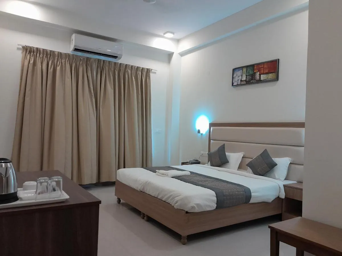 Hotel The Luxem - Behind Ibis Hotel Gurugram Gurgaon 3*,