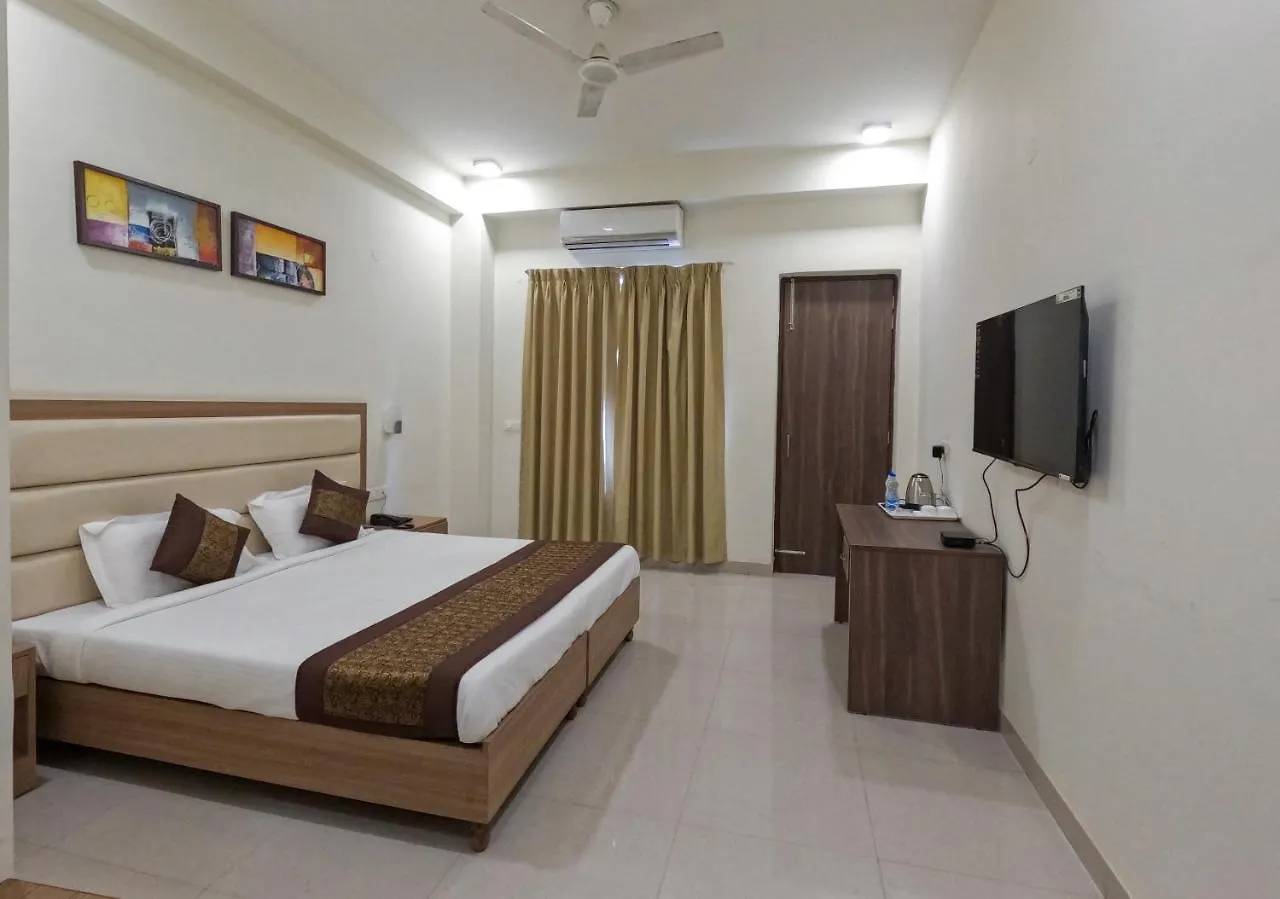 Hotel The Luxem - Behind Ibis Hotel Gurugram Gurgaon India