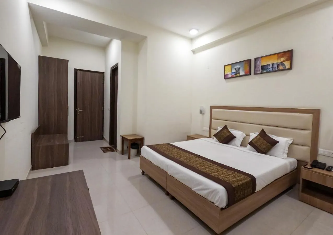Hotel The Luxem - Behind Ibis Hotel Gurugram Gurgaon