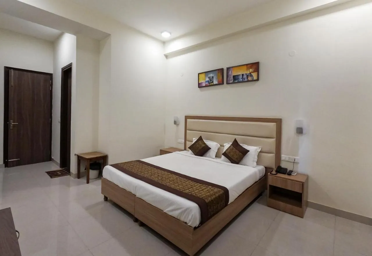 Hotel The Luxem - Behind Ibis Hotel Gurugram Gurgaon India