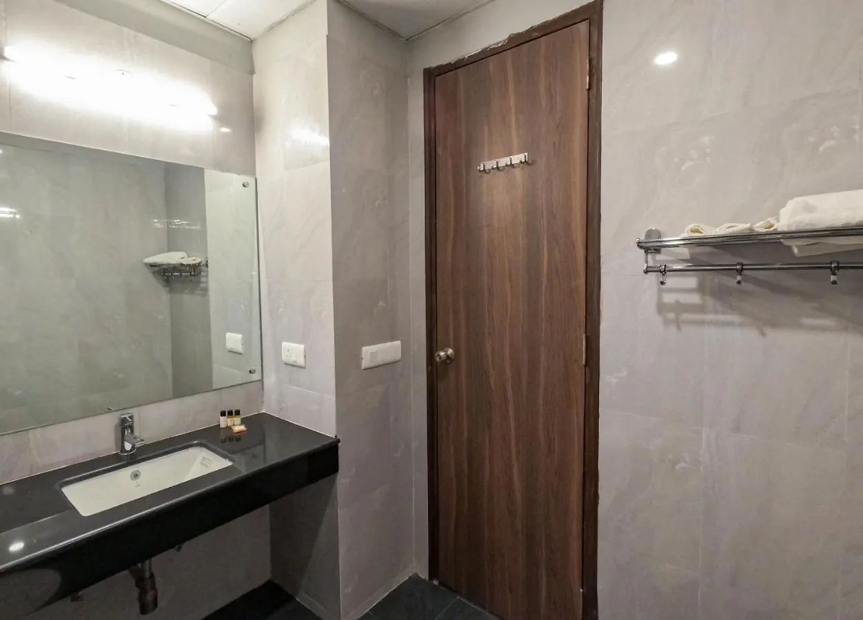 Hotel The Luxem - Behind Ibis Hotel Gurugram Gurgaon