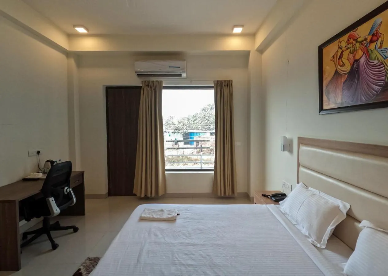 Hotel The Luxem - Behind Ibis Hotel Gurugram Gurgaon