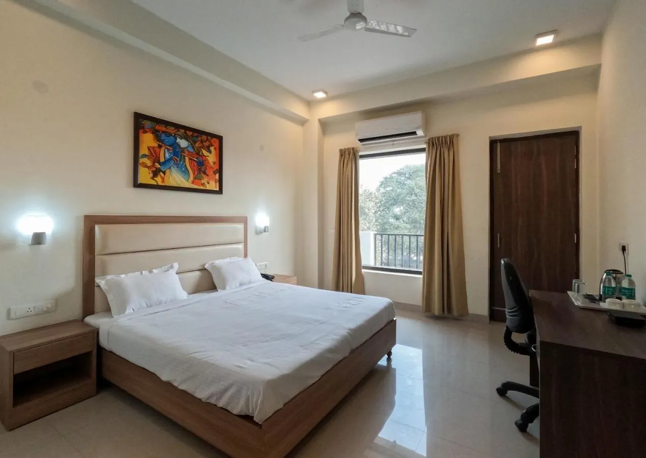Hotel The Luxem - Behind Ibis Hotel Gurugram Gurgaon