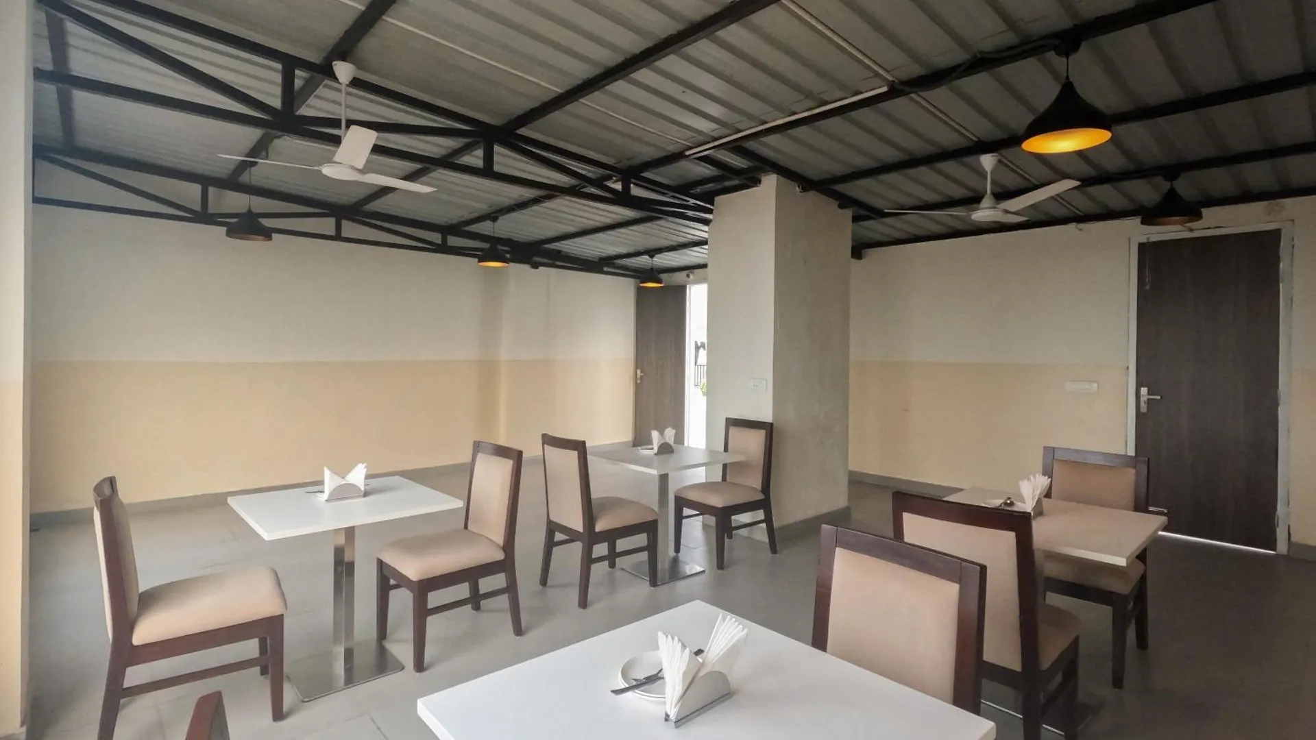 Hotel The Luxem - Behind Ibis Hotel Gurugram Gurgaon India