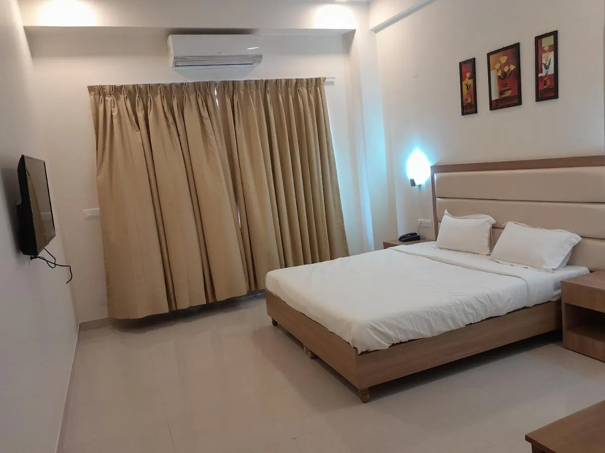 Hotel The Luxem - Behind Ibis Hotel Gurugram Gurgáon 3*,  Indie
