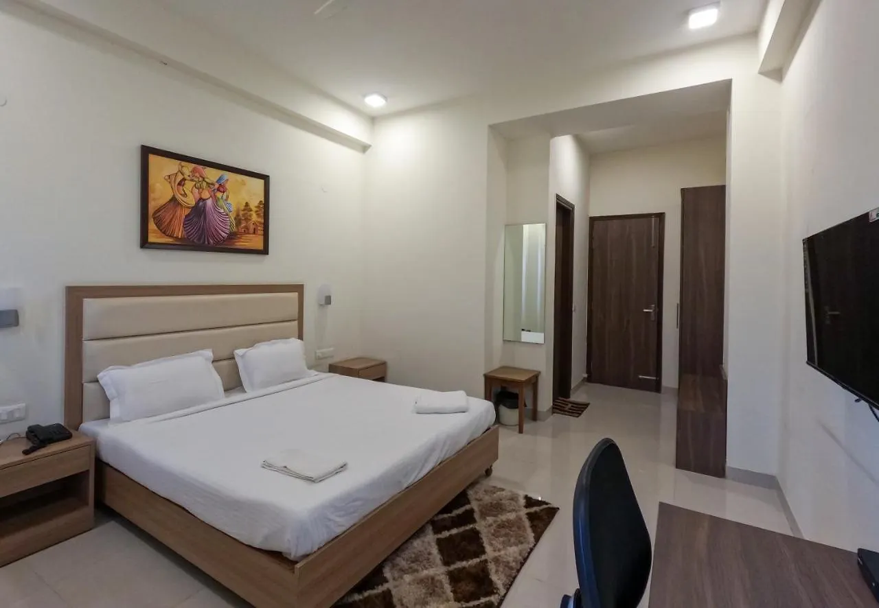 Hotel The Luxem - Behind Ibis Hotel Gurugram Gurgáon 3*,  Indie