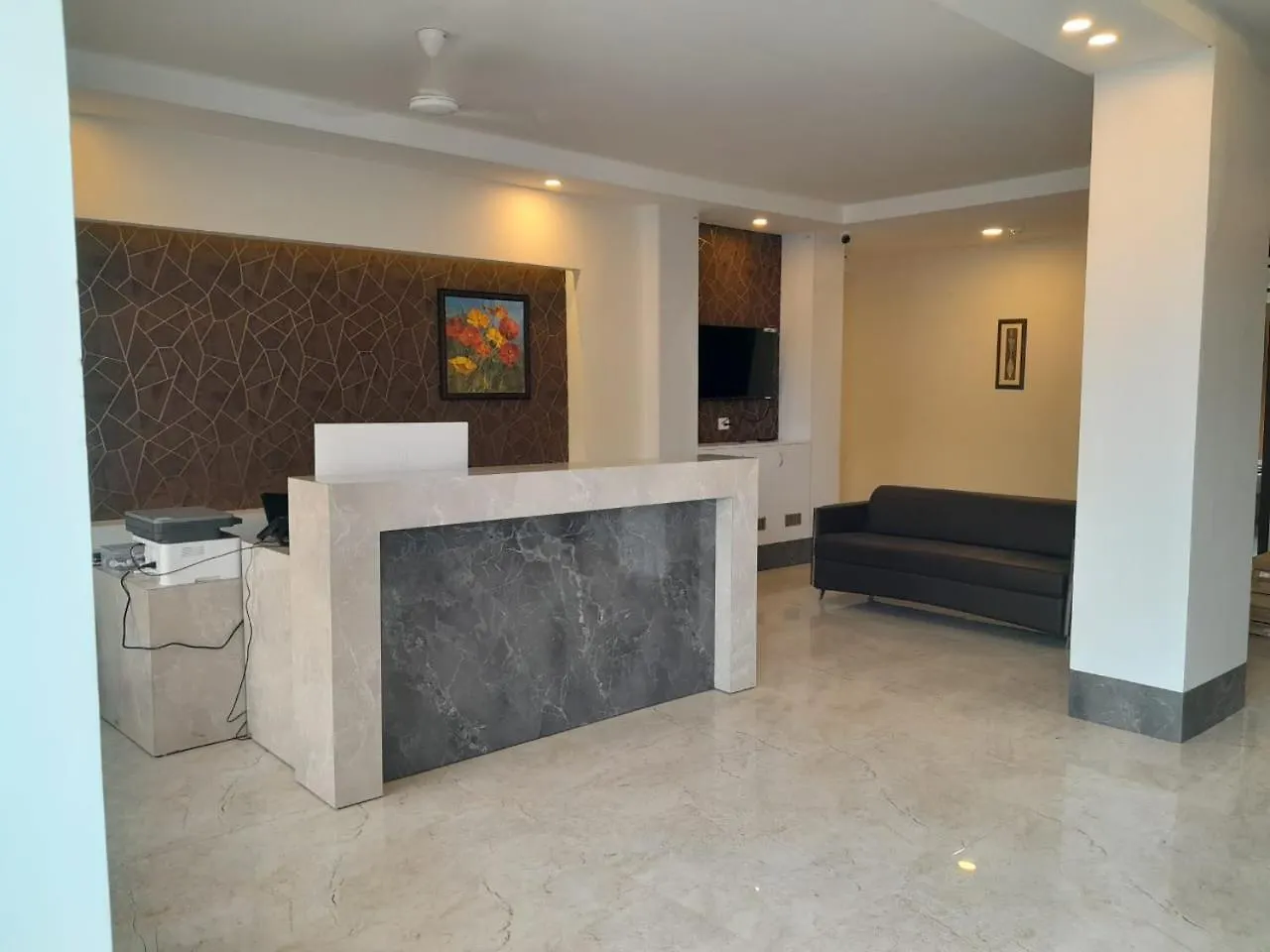Hotel The Luxem - Behind Ibis Hotel Gurugram Gurgáon